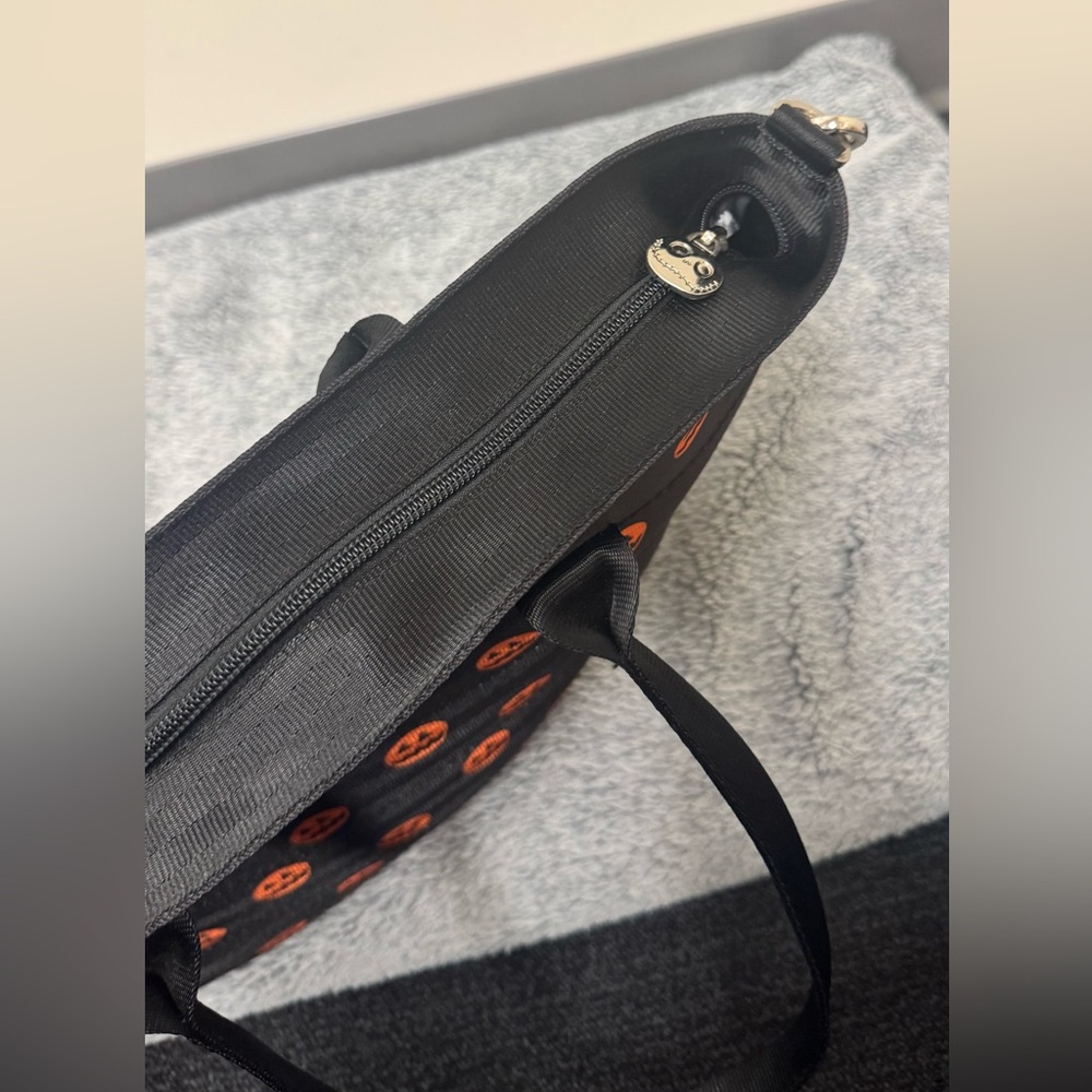 Harvey’s Seatbelt Bag Disney Nightmare Before Christmas - Picture 8 of 12